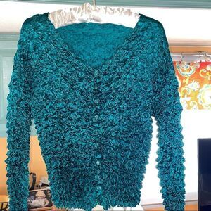 KRINKLE popcorn button down long sleeve top.